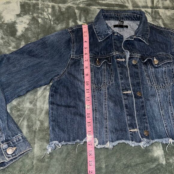 Forever 21 Cropped Trucker Jacket Women's Small Blue Denim Pockets Frayed Hem - Picture 5 of 6